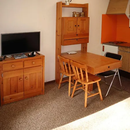 Calme, Balcon Sud, Skis Aux Pieds, 100m Des Remontees Et Commerces - Fr-1-322-575 Apartment